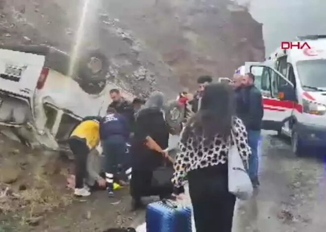 Hakkari’de Minibüs Kazası: 4 Yaralı